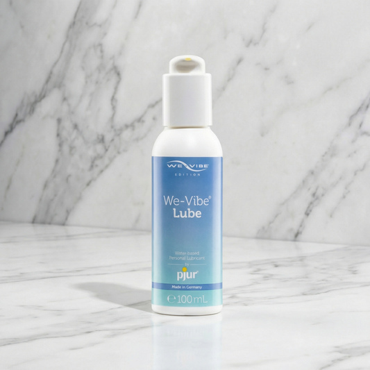 We-vibe glijmiddel van De Paarse Keizerin op witte achtergrond