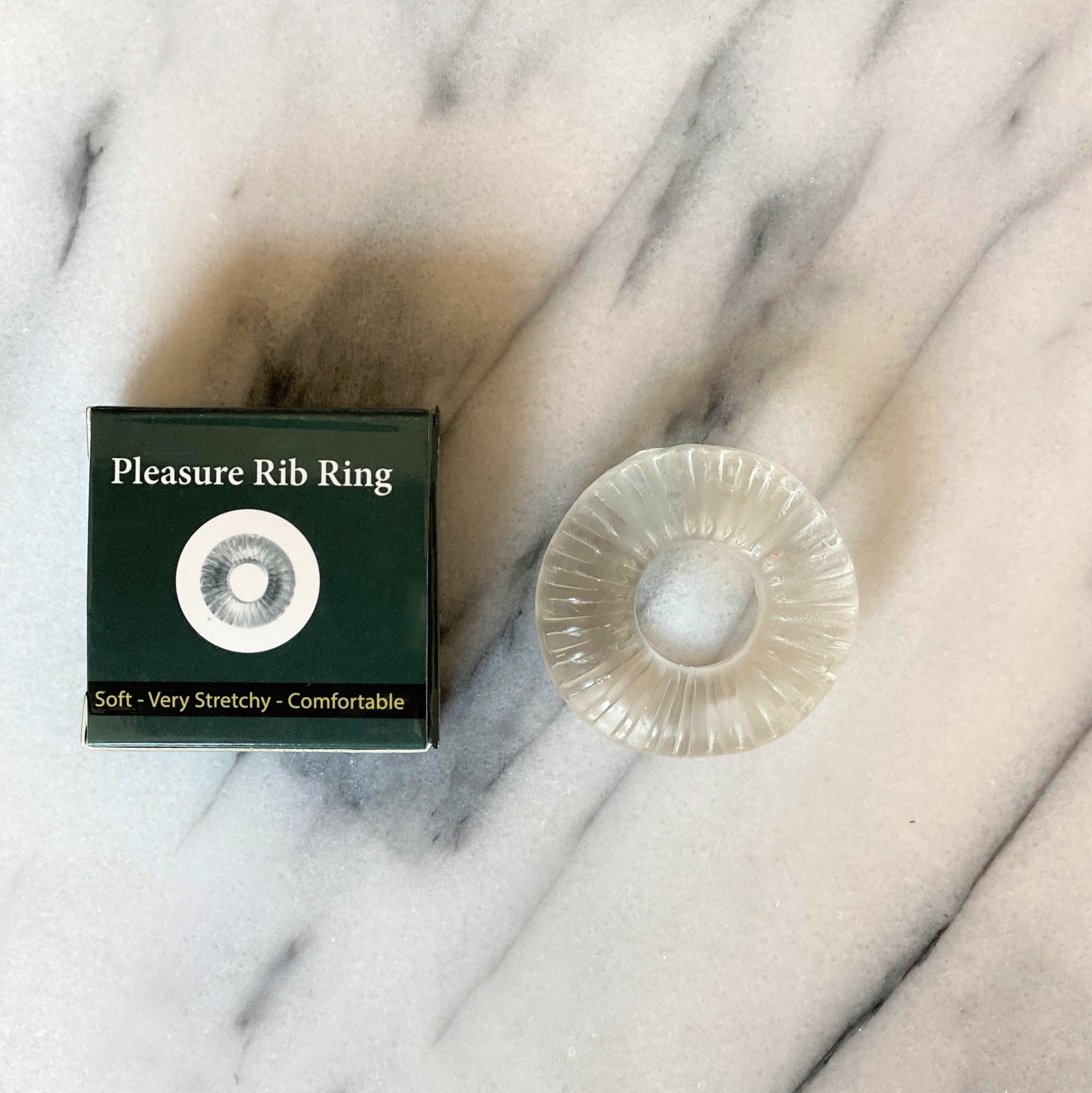 Zijaanzicht Pleasure Rib Ring toont ergonomische vorm en ribbel textuur voor extra stimulatie
