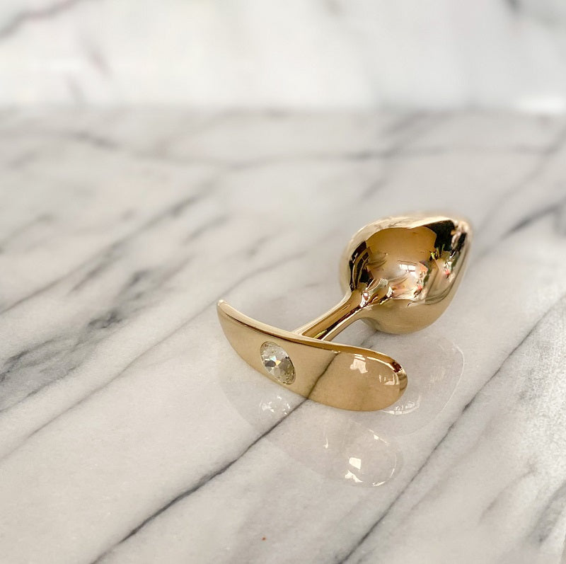 Zijaanzicht van elegante paarse anale stimulator maat S met ergonomische vorm