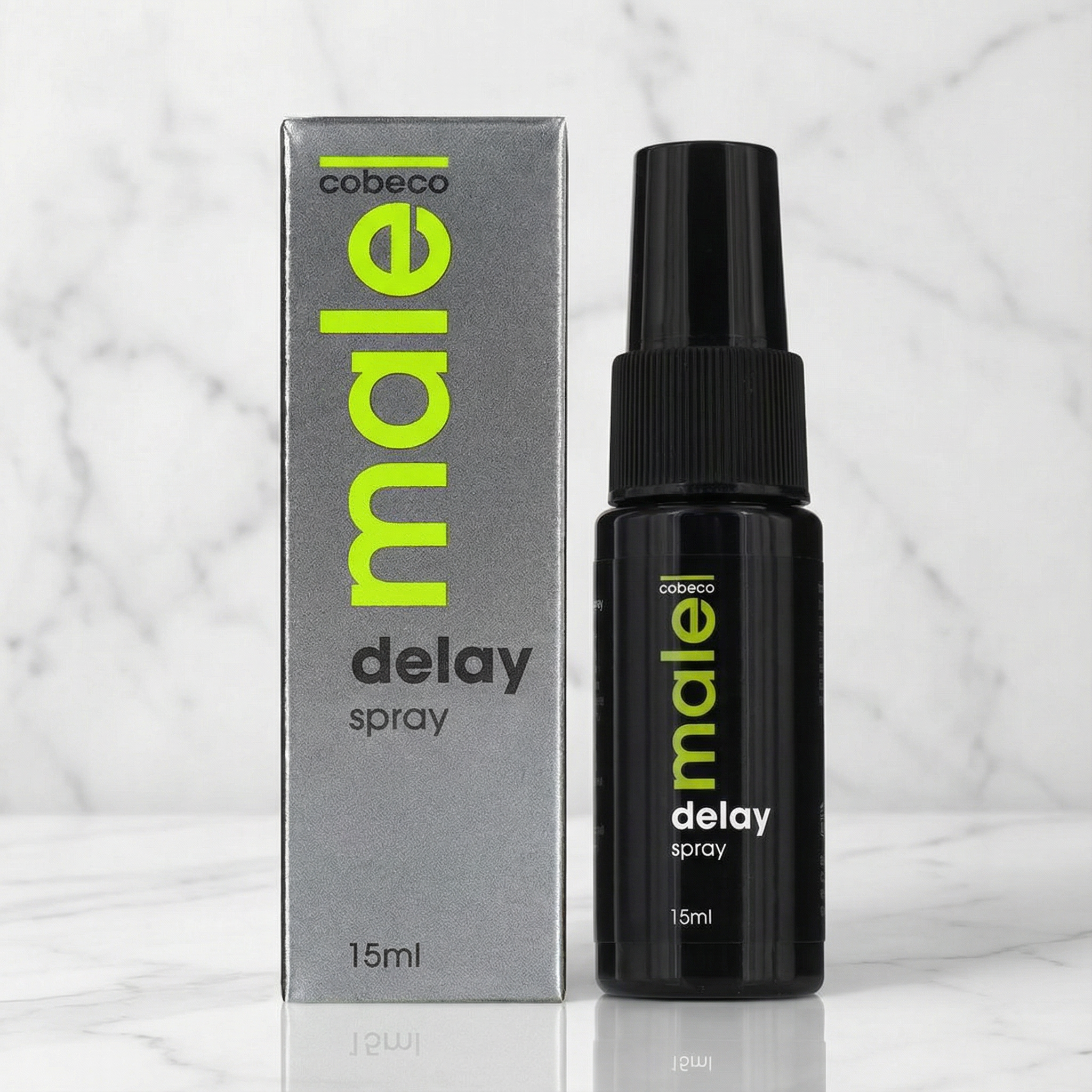 Male Cobeco Delay Spray flesje op witte achtergrond voor vertraagde hoogtepunten