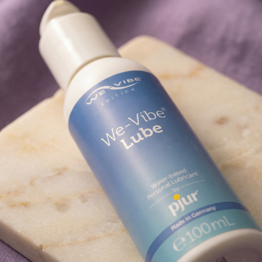 We-vibe glijmiddel verpakking met productinformatie van De Paarse Keizerin