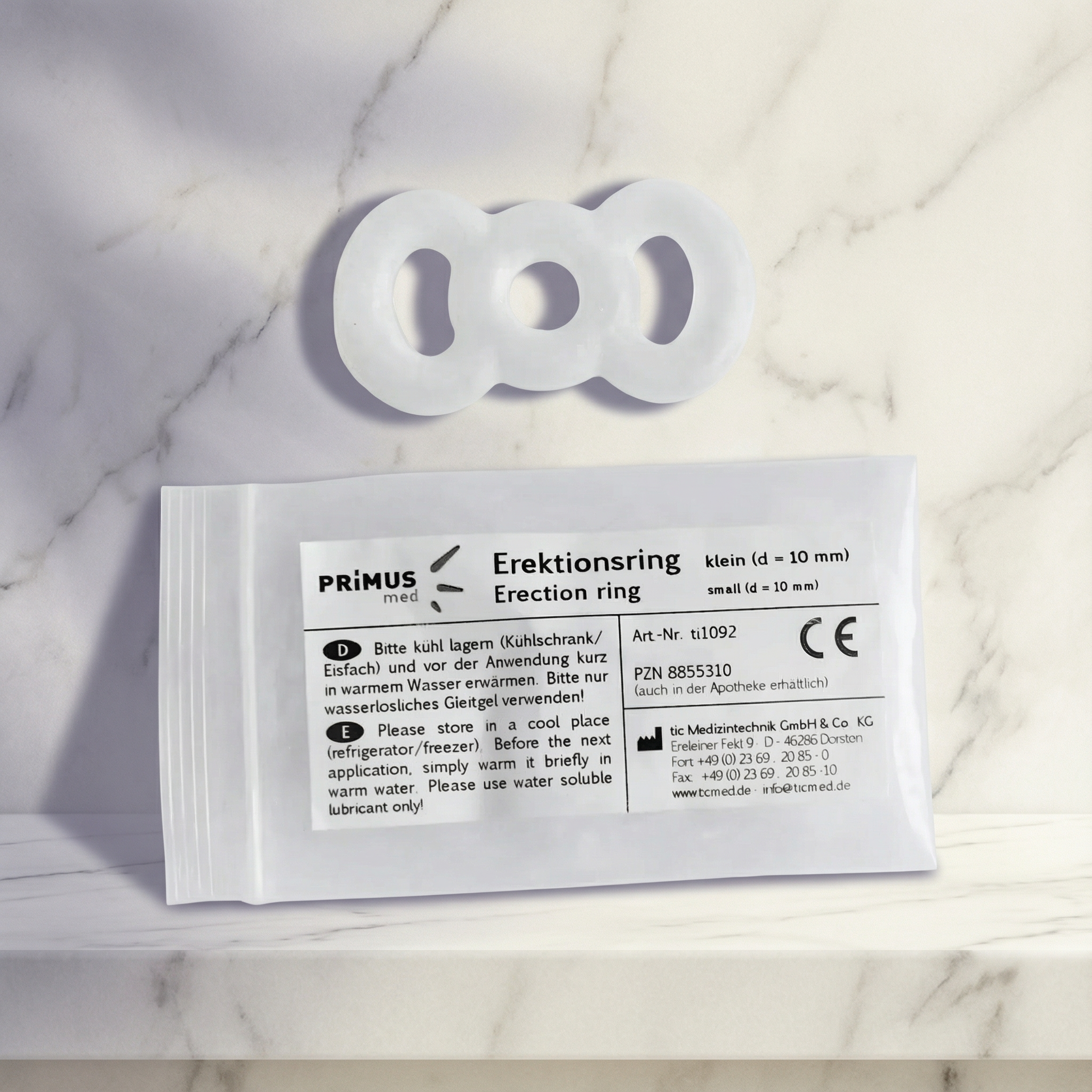 Primus erectiering 10mm in zwart siliconen op witte achtergrond voor drukbehoud