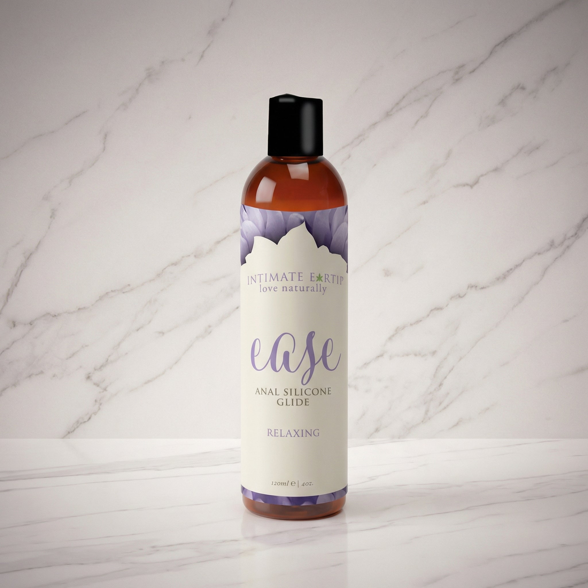 Intimate Earth Ease anaal siliconen glijmiddel 120ml fles met pompdispenser op witte achtergrond
