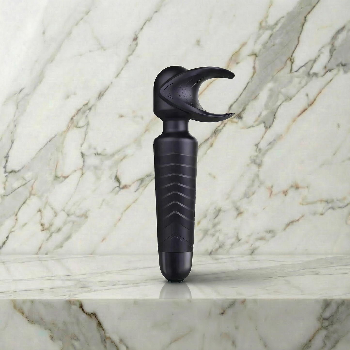 Paarse Man.Wand wandmassager van Manwan op witte achtergrond