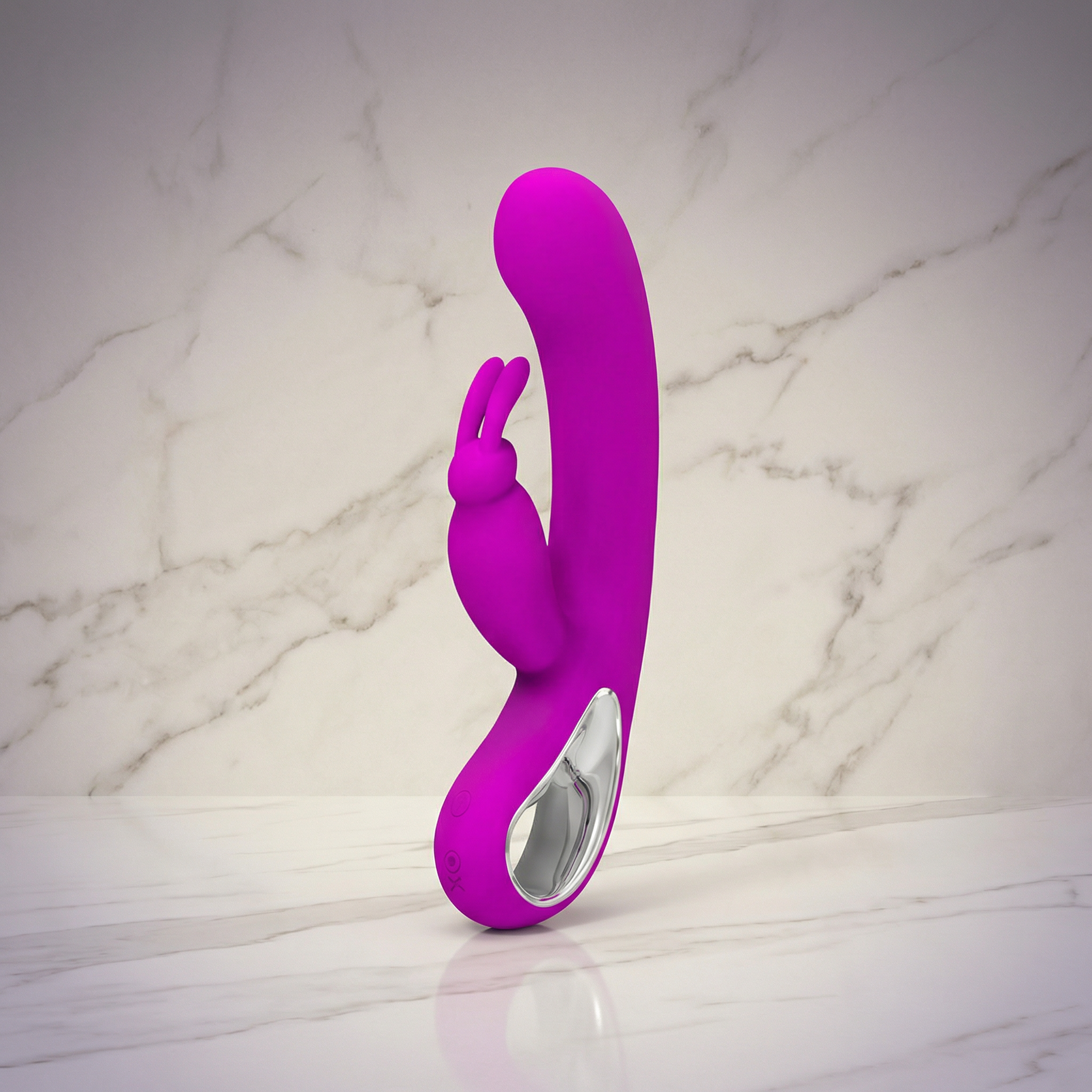 Black and Pink Beauty rabbit vibrator op stijlvolle achtergrond, productfoto