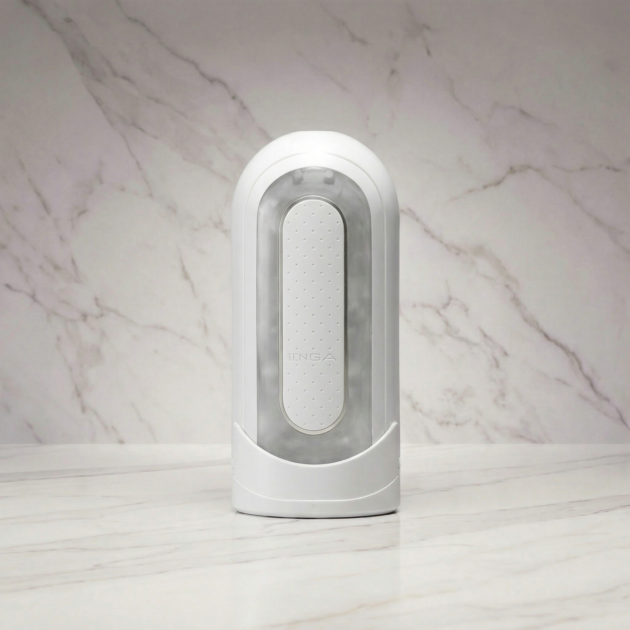 Tenga Flip Zero Electronic Vibrations in wit - vooraanzicht met zichtbare textuur en bedieningsknoppen