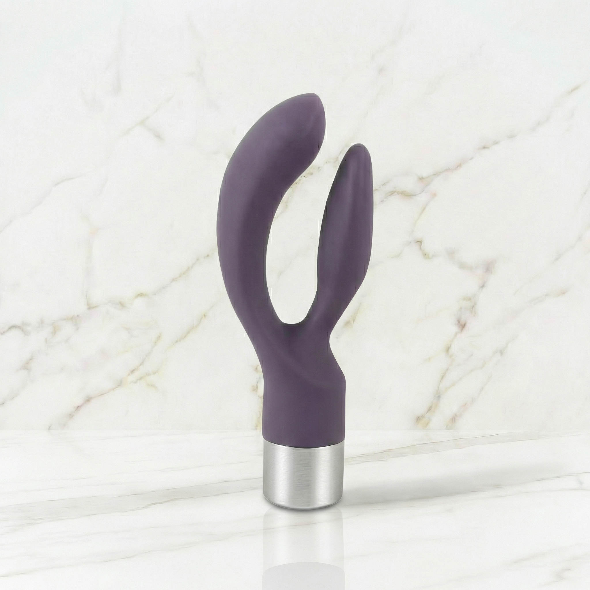Orion Elegant slanke rabbit vibrator in vooraanzicht op neutrale achtergrond
