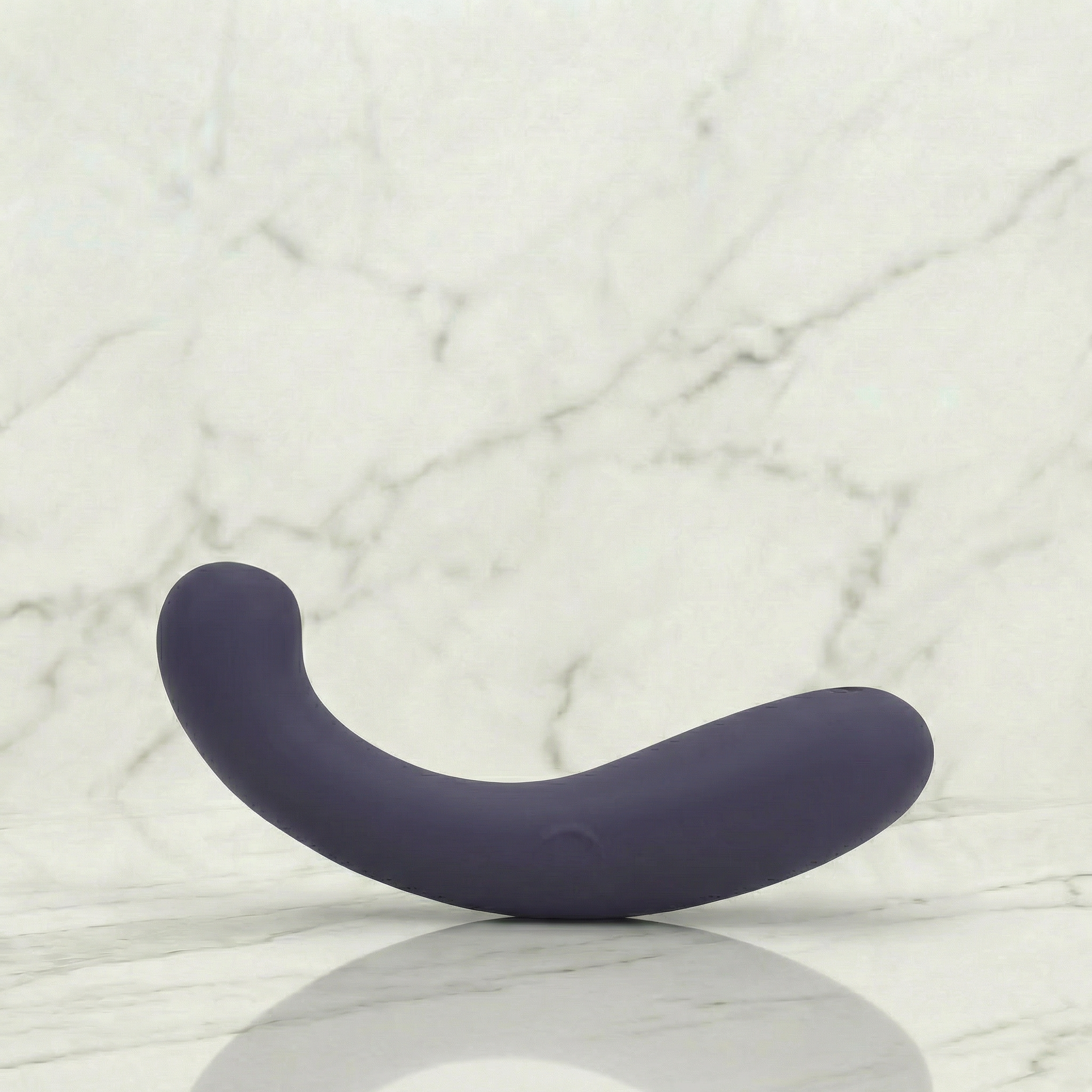 G-Kii flexibele g-spot vibrator van De Paarse Keizerin in paarse kleur, vooraanzicht op neutrale achtergrond