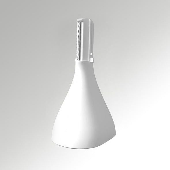 Wit druppelvormig trimmeropzetstuk met mesje gemonteerd voor damesscheerapparaat